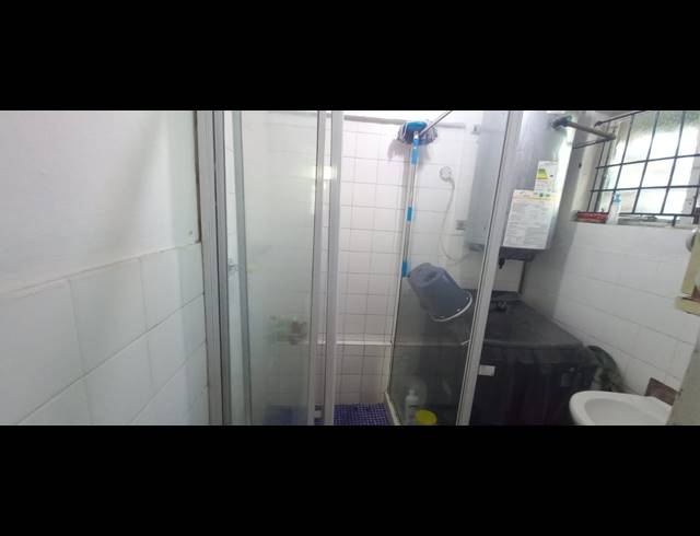 1.5 BEDROOM FLAT FOR SALE IN OVERPORT